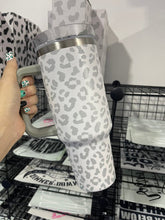 Load image into Gallery viewer, 40 OZ LEOPARD PRINT TUMBLER
