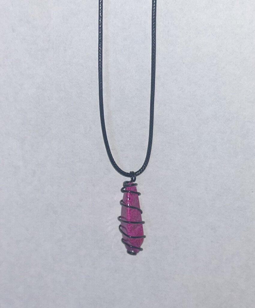 Pink Dyed Agate - black wire 1