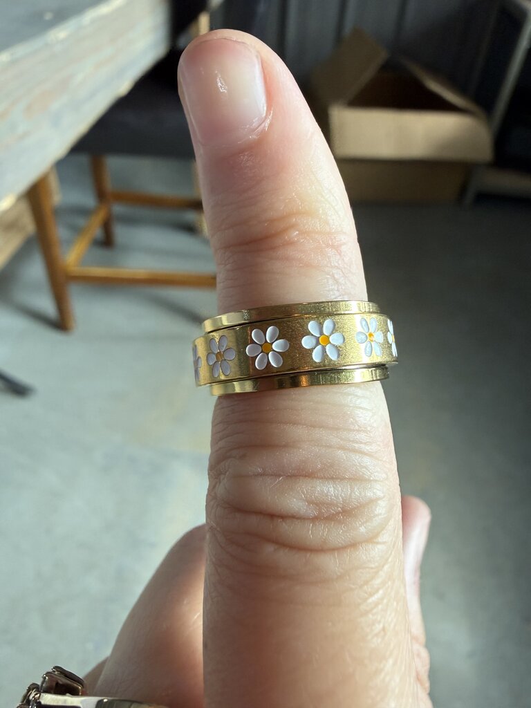 Flower Spin Ring