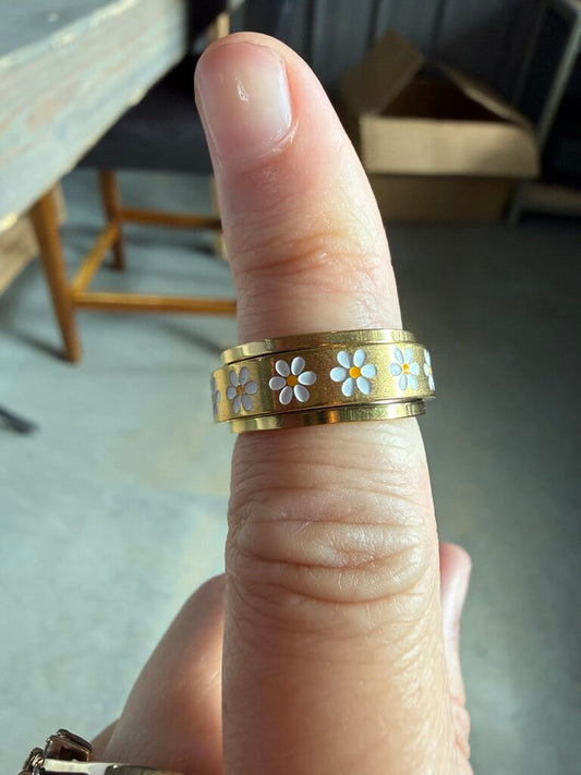 Flower Spin Ring